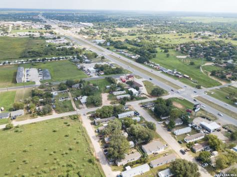 1804 Sutherland Springs Floresville TX 78114