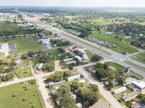 1804 Sutherland Springs Floresville TX 78114