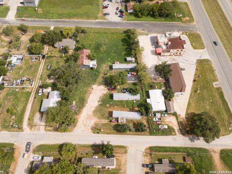 1804 Sutherland Springs Floresville TX 78114