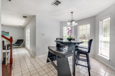 9052 Us Highway 181 N Floresville TX 78114