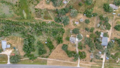 9052 Us Highway 181 N Floresville TX 78114