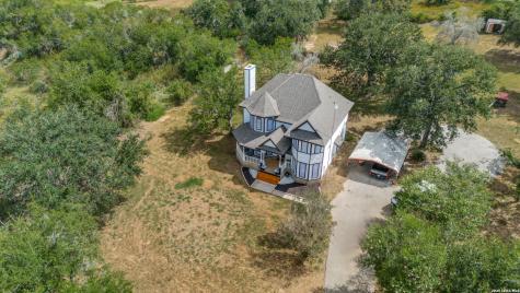 9052 Us Highway 181 N Floresville TX 78114