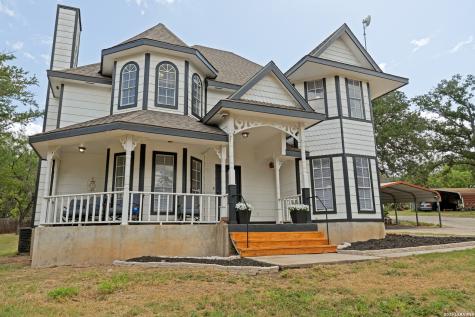 9052 Us Highway 181 N Floresville TX 78114