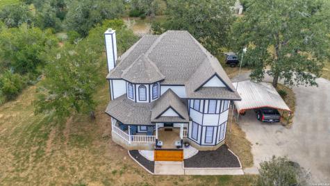 9052 Us Highway 181 N Floresville TX 78114