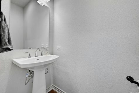 1302 Countryside Bend Fredericksburg TX 78624