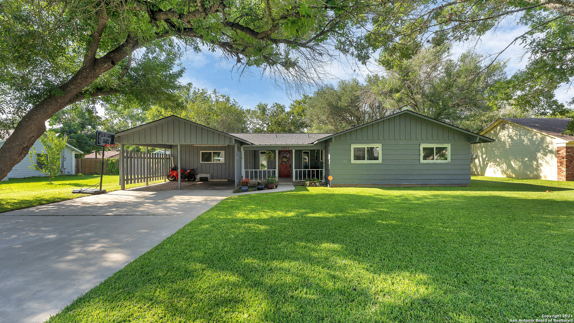 1634 Rosewood Street Seguin TX 78155