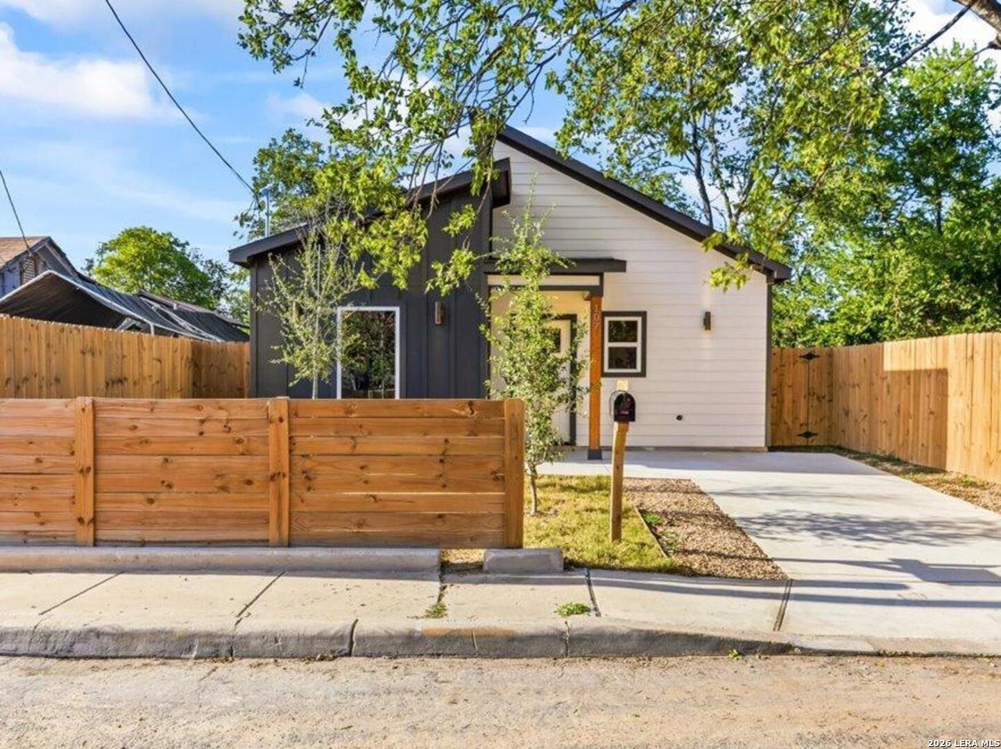 107 Calles Street San Antonio TX 78207