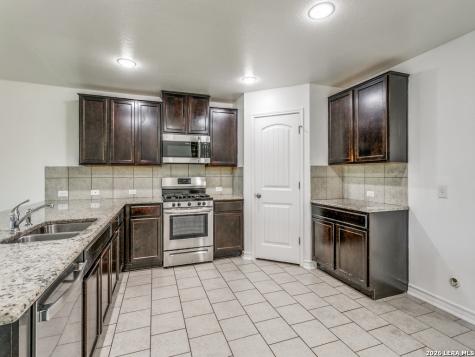 9122 Mustang Pass San Antonio TX 78254