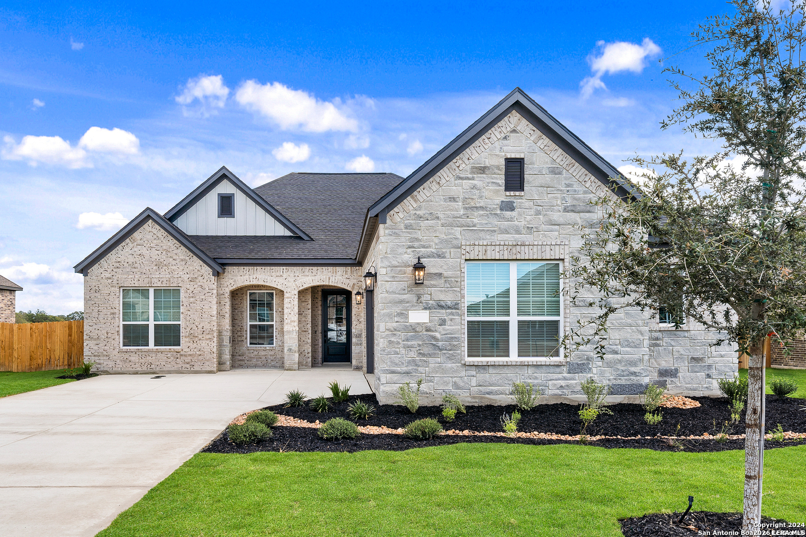 191 Azalea Alley Castroville TX 78009