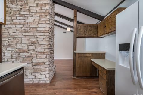 609 Moorside Windcrest TX 78239