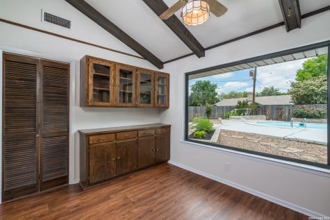 609 Moorside Windcrest TX 78239
