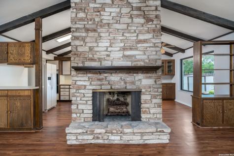 609 Moorside Windcrest TX 78239