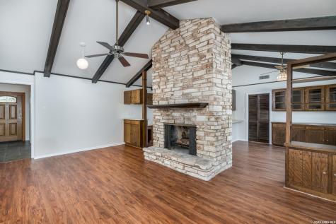 609 Moorside Windcrest TX 78239