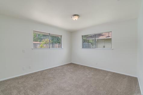609 Moorside Windcrest TX 78239