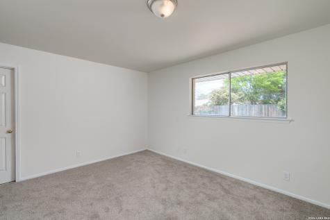 609 Moorside Windcrest TX 78239