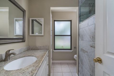 609 Moorside Windcrest TX 78239