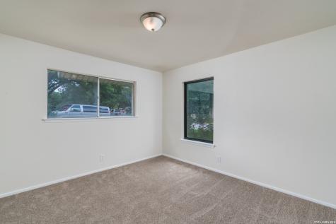 609 Moorside Windcrest TX 78239