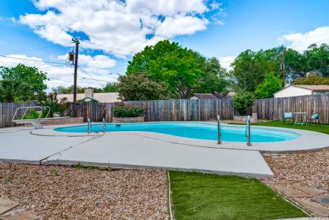 609 Moorside Windcrest TX 78239
