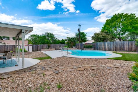 609 Moorside Windcrest TX 78239