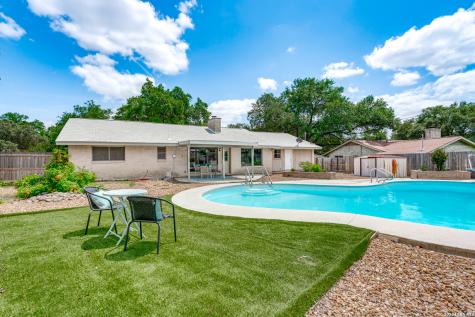 609 Moorside Windcrest TX 78239