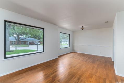 609 Moorside Windcrest TX 78239