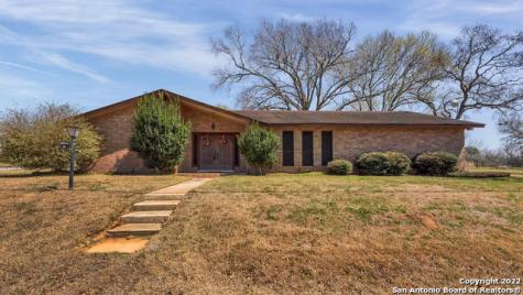 411 State Highway 123 N Stockdale TX 78160