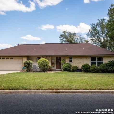 115 Hillcrest Drive La Vernia TX 78121
