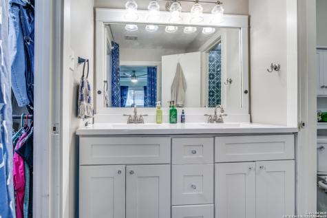 6034 Royal Point San Antonio TX 78239