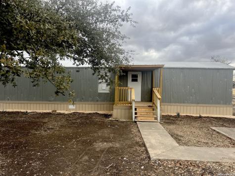 2901 Southern Breeze Hondo TX 78861