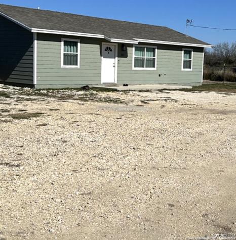 536 N Estes Avenue La Pryor TX 78872