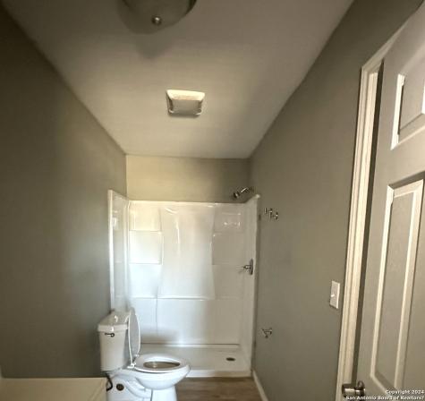 536 N Estes Avenue La Pryor TX 78872