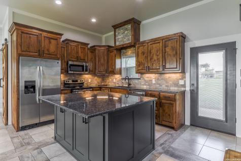 118 Pr 6190 Falls City TX 78117