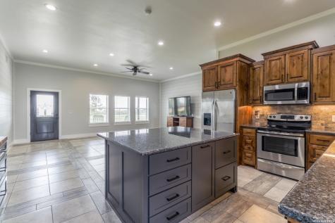 118 Pr 6190 Falls City TX 78117