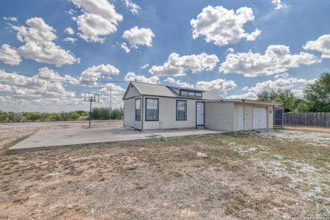 152 John Ayers Carrizo Springs TX 78834