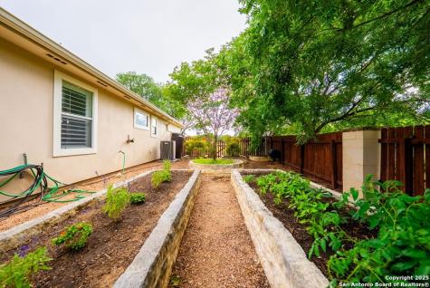 100 Glen Lakes Court W Ingram TX 78025