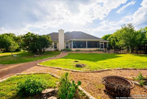 100 Glen Lakes Court W Ingram TX 78025