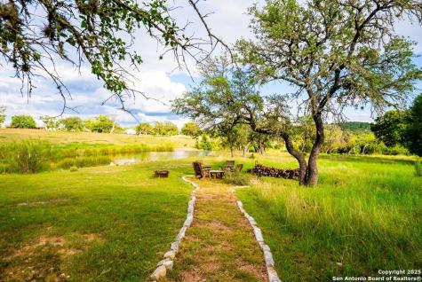 100 Glen Lakes Court W Ingram TX 78025