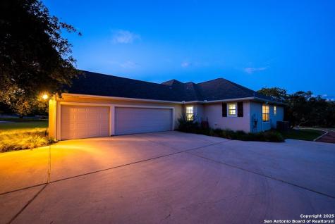 100 Glen Lakes Court W Ingram TX 78025