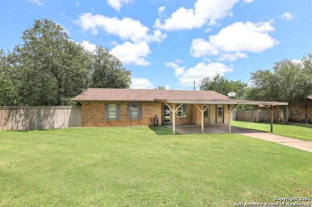 1304 Tracey Street George West TX 78022