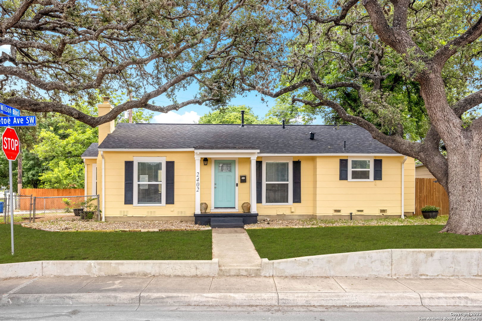 2402 W Mistletoe Avenue San Antonio TX 78228