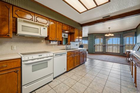 25 Labus Lane Floresville TX 78114