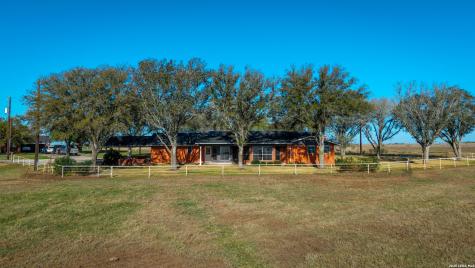 25 Labus Lane Floresville TX 78114