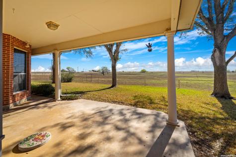 25 Labus Lane Floresville TX 78114
