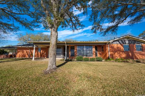 25 Labus Lane Floresville TX 78114
