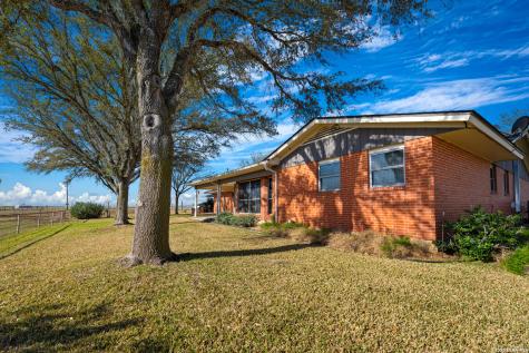 25 Labus Lane Floresville TX 78114