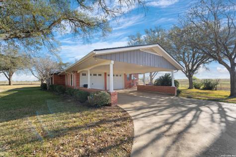 25 Labus Lane Floresville TX 78114