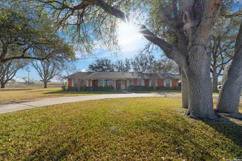 25 Labus Lane Floresville TX 78114