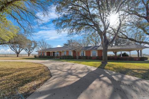 25 Labus Lane Floresville TX 78114