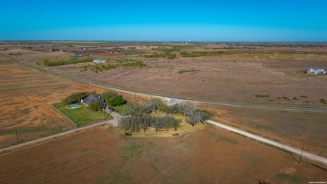 25 Labus Lane Floresville TX 78114