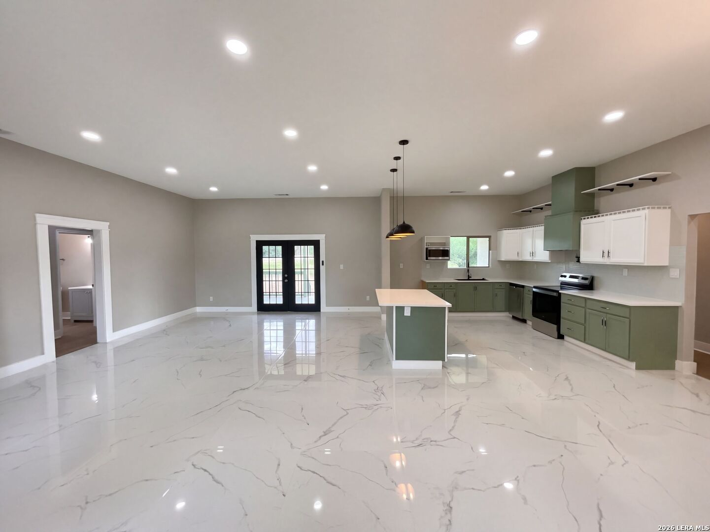 185 E Medium Meadow Drive Lytle TX 78052